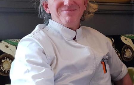 Au cœur de ma collaboration avec Béatrice, l&rsquo;humain avant tout. Béatrice a su raconter les valeurs en lien avec mon restaurant et transmettre à un réseau de « followers » en constante augmentation, ma façon d&rsquo;appréhender la cuisine et de la partager. Je la remercie sincèrement pour tous ses écrits et nos échanges, précieux.