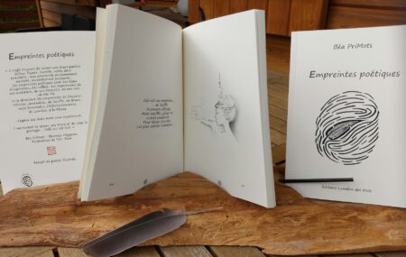 Enfin sorti ! Déployé comme des ailes qui attendaient patiemment ! Ce recueil, réimprimé en 2025, est un accouchement de prose poétique, d&rsquo;Empreintes poétiques « thématiques » ; des Empreintes de Douceur, Viticoles, Jardinières, de Souffle, de Blanc, au(x) Sommet(s), (R)évolutionnaires, de Lumière, à la Plume. Il me tardait de laisser une trace modestement puissante, puissamment modeste… [&hellip;]